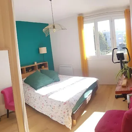 Grand T2 Tout Equipe - Parking - Balcon - Calme